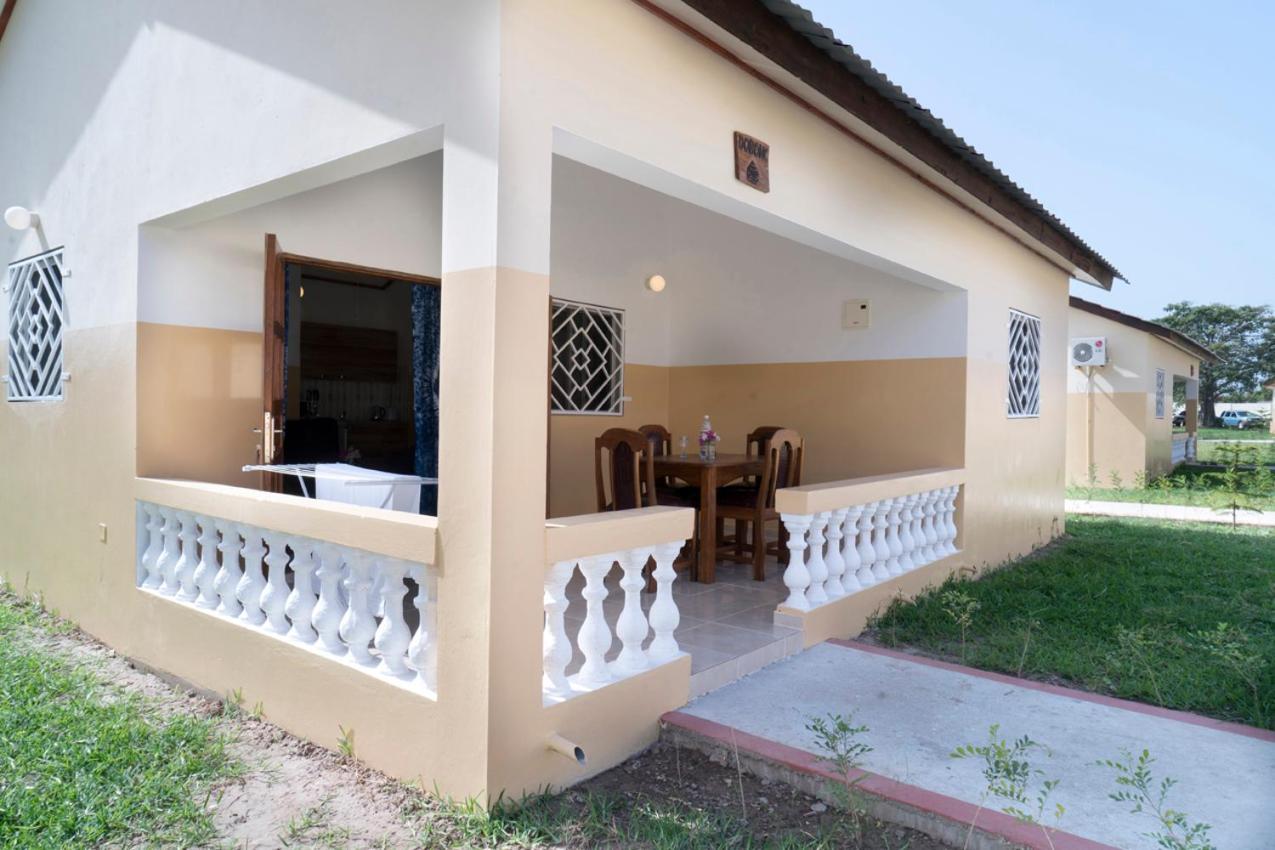 Kunta Kinteh Beach Complex Kotu Bagian luar foto